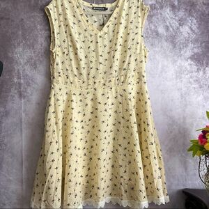 Beautiful dress with flowers. Aline w/a lace bottom. Add a jacket day to night